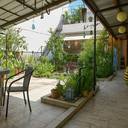 Urban Seaside Oasis - Adriana's Garden Paradise *