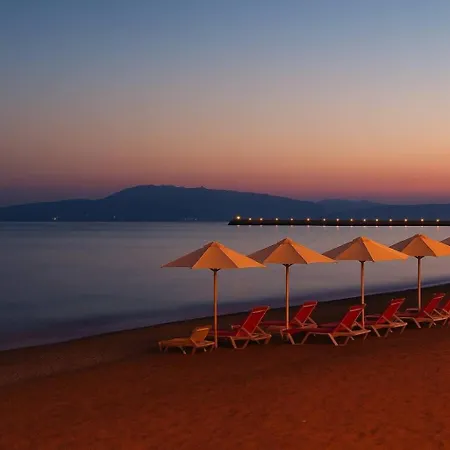 Urban Seaside Oasis - Adriana's Garden Paradise * Faraí