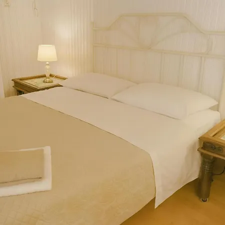 Urban Seaside Oasis - Adriana's Garden Paradise Сasa de vacaciones Faraí