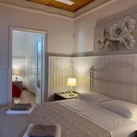 בית נופש Urban Seaside Oasis - Adriana's Garden Paradise