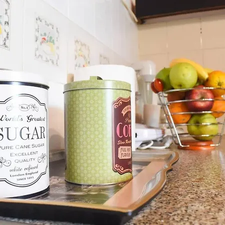 Urban Seaside Oasis - Adriana's Garden Paradise Сasa de vacaciones Faraí