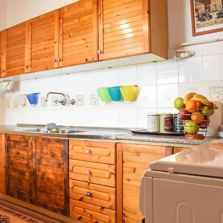 Urban Seaside Oasis - Adriana's Garden Paradise Faraí