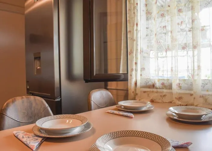 Urban Seaside Oasis - Adriana's Garden Paradise * Faraí