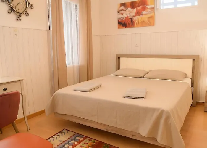 Urban Seaside Oasis - Adriana's Garden Paradise