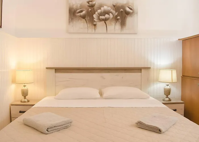 Urban Seaside Oasis - Adriana's Garden Paradise * Farai